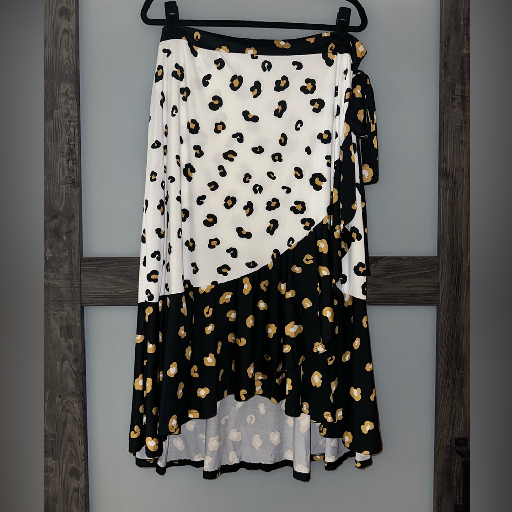 LuLaRoe Black, White, yellow leopard print Midi Skirt NWOT